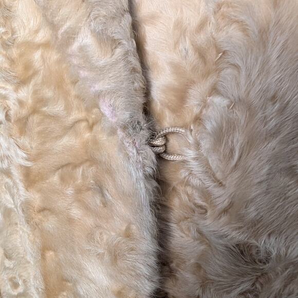 Vintage Lamb Shearling Coat in Sand – Minimalist A-Line Silhouette - Picture 10 of 14